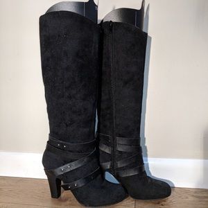**SOLD** Fergie boots